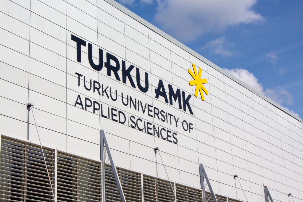 Die Turku University of Applied Sciences arbeitet seit 2014 mit Webropol zusammen. Das vielseitige Angebot von Webropol hat sich als funktionale und kostengünstige Lösung erwiesen. Auch das AI Text Analysis Modul hat einen enormen Mehrwert geschaffen.